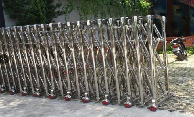 Cổng xếp kéo tay